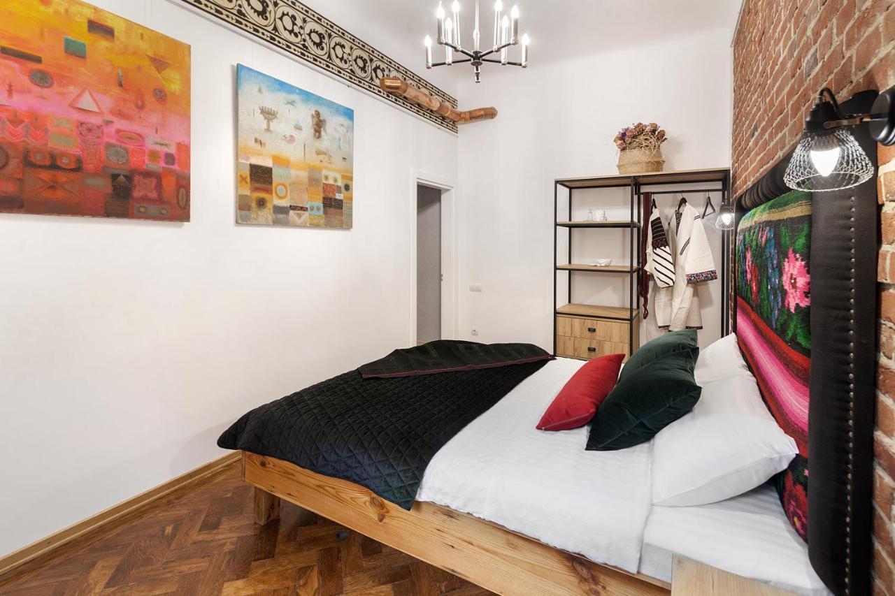 Gallery Art Apartment Lviv Exterior photo