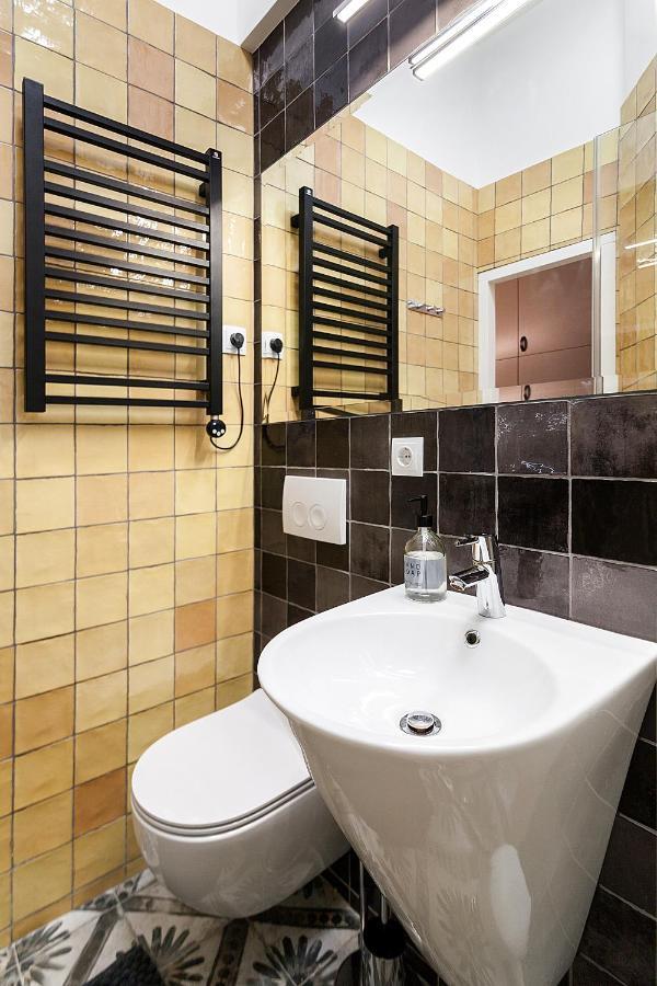 Gallery Art Apartment Lviv Exterior photo